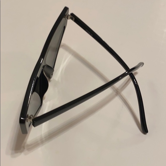 MISSGUIDED Black Sunglasses *NWOT* - Picture 2 of 3